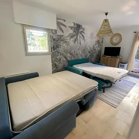 La Beau'm Les Pins Centre 200m De La Terrasse Et Jardin Apartmán *