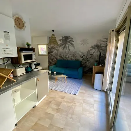 La Beau'm Les Pins Centre 200m De La Terrasse Et Jardin Apartmán *