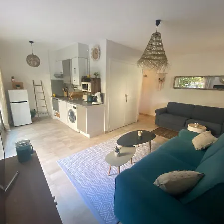 La Beau'm Les Pins Centre 200m De La Terrasse Et Jardin Apartmán