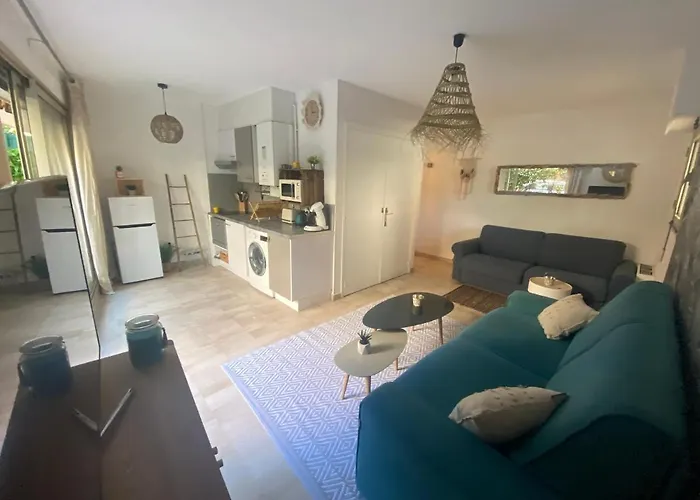 La Beau'm Les Pins Centre 200m De La Terrasse Et Jardin アパート